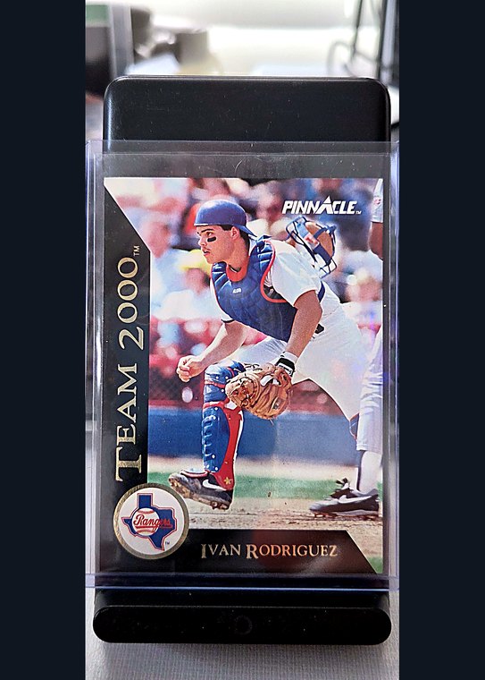 1995 Pinnacle Ivan Rodriguez #8 of 80 front